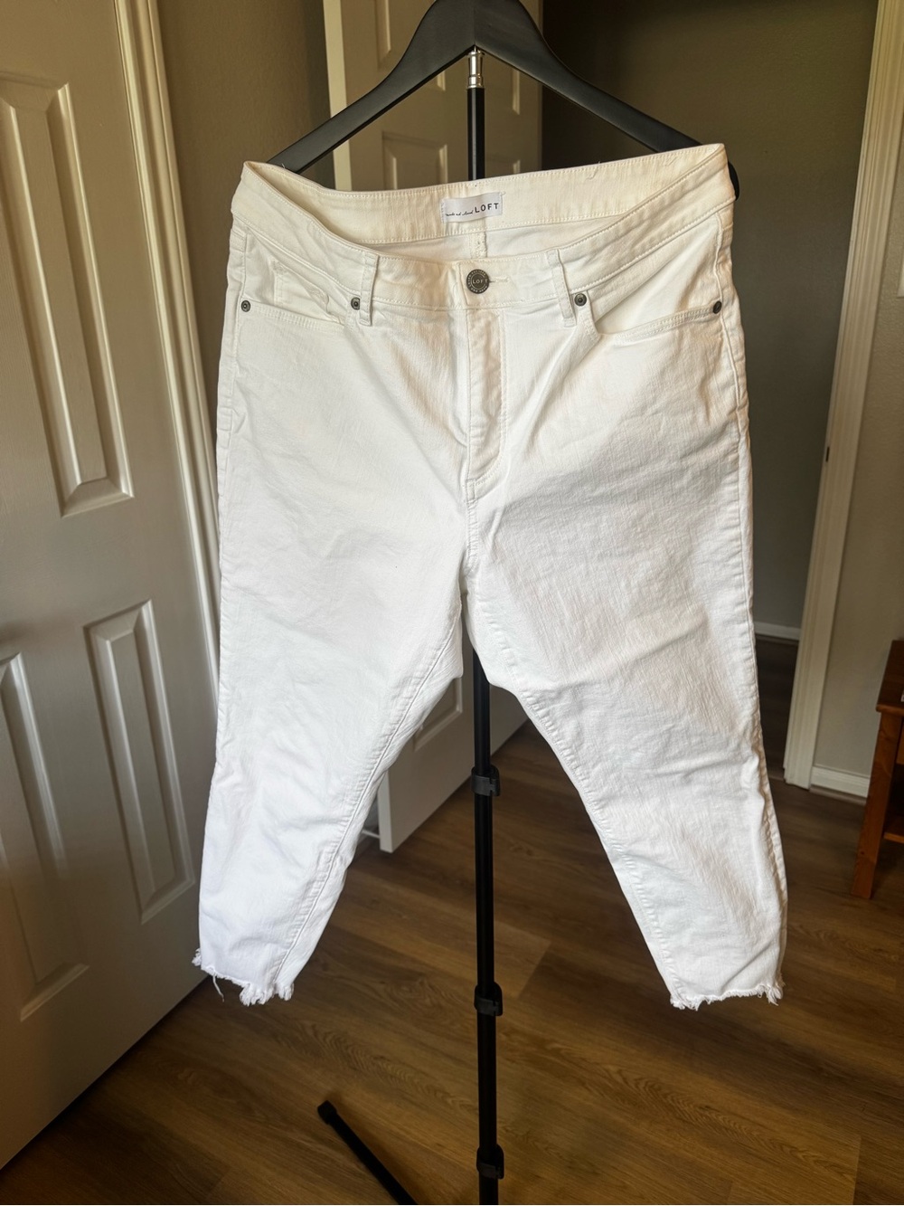 LOFT White Cropped Ankle Jeans